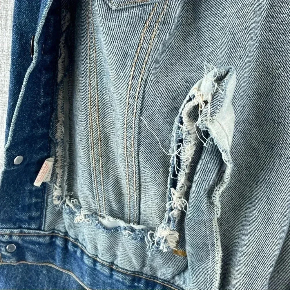 Vintage 1993 Levis Jean Jacket pocket details 8658